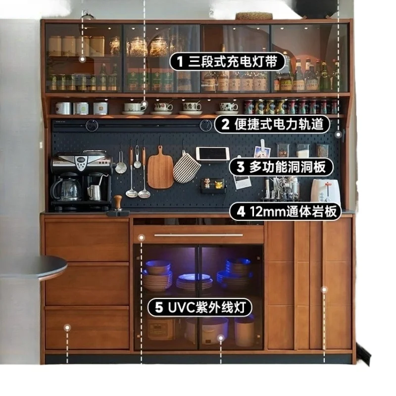 

Вход в скандинавский боковой шкаф, боковой шкаф из массива дерева, гостиная у стены, встроенное двухслойное хранилище.