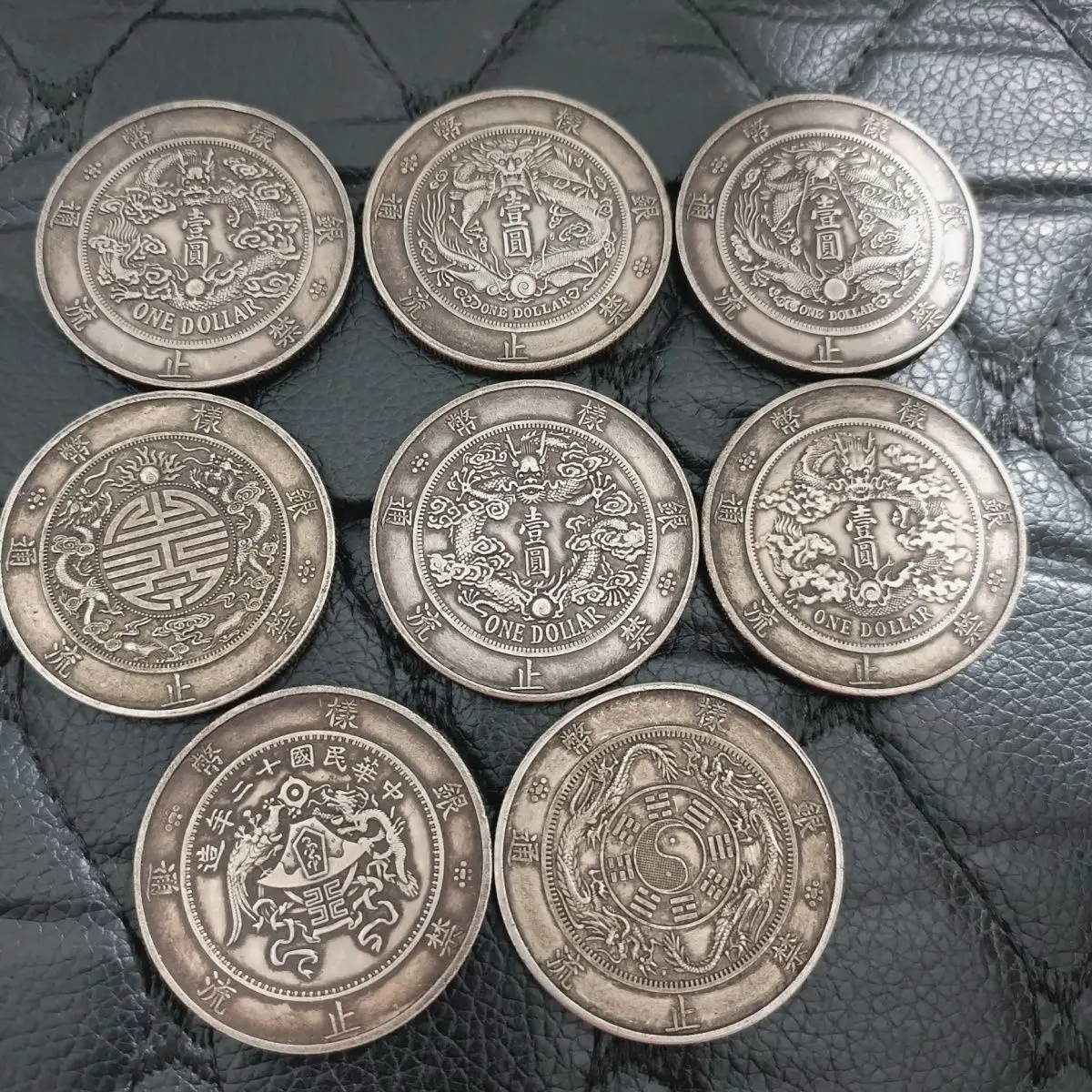 

Silver sample coins Longyang Xuansan black oil pulp 8 pieces, different Longyang Shuanglong Shou Longfeng collection can be turn