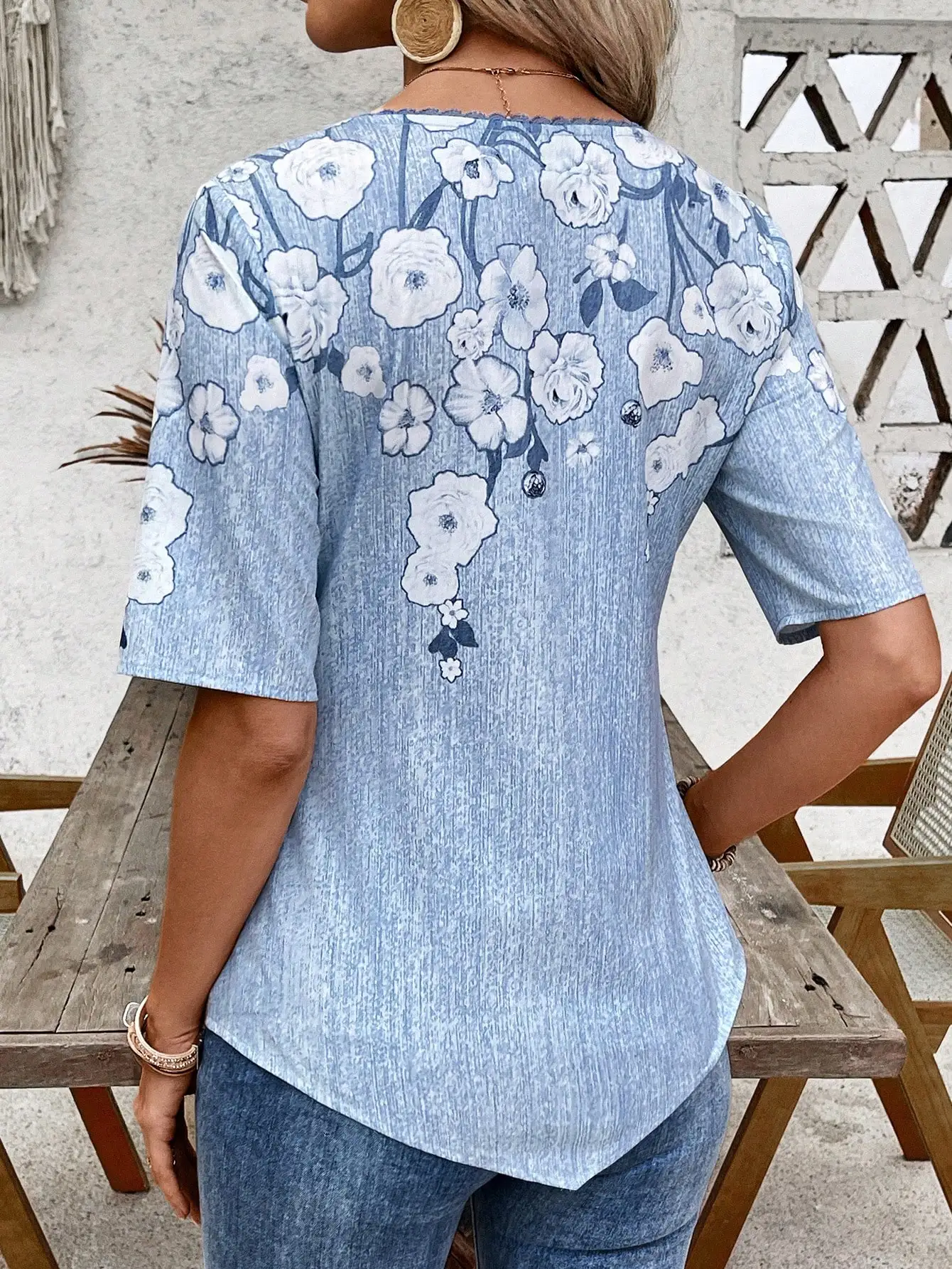 

Women's Casual Floral Print Short Sleeve Blouse With Asymmetrical Hem