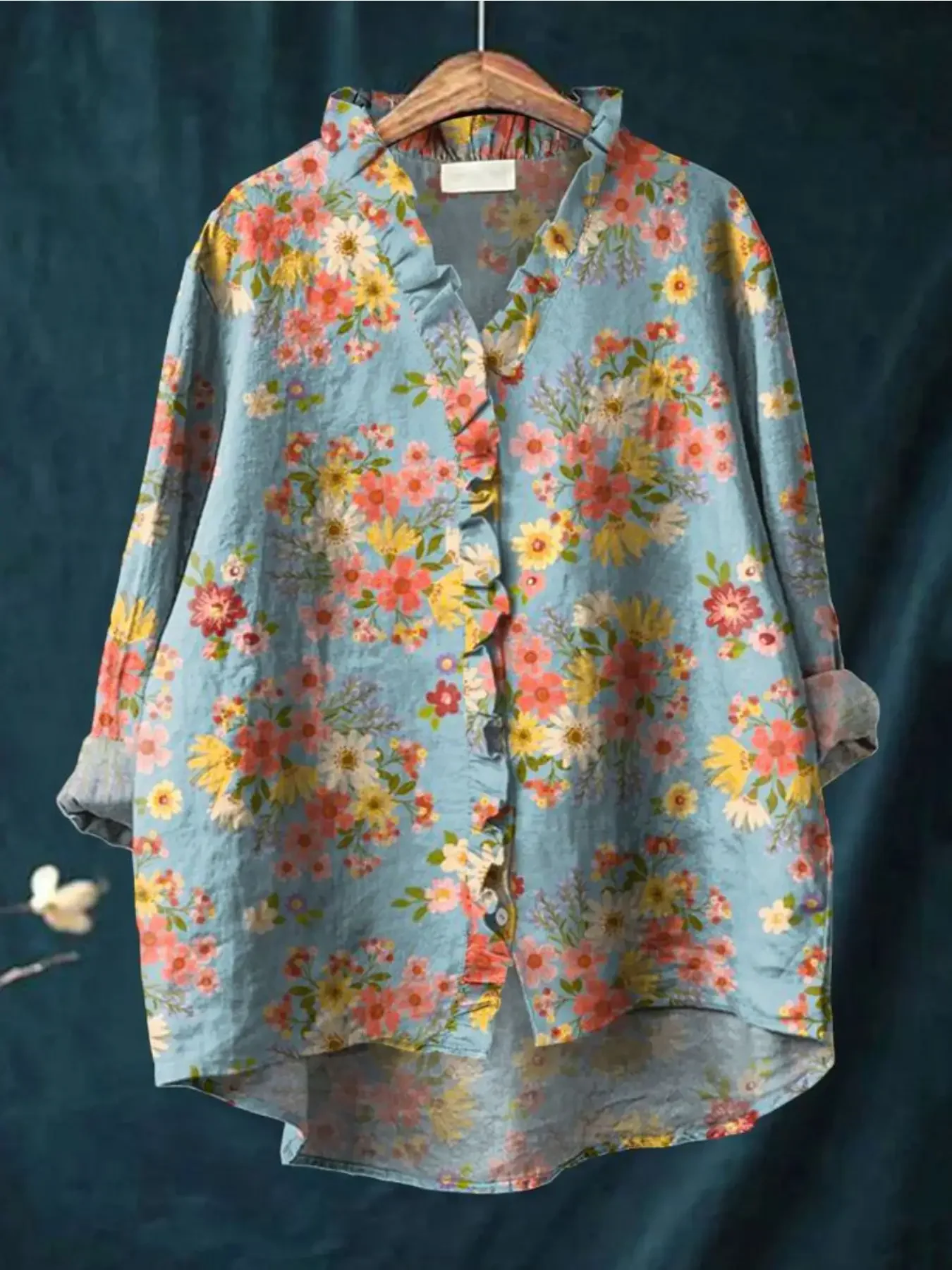 2026 new casual top, women's long sleeved lace shirt, retro floral exquisite pattern design, suitable for daily outings.