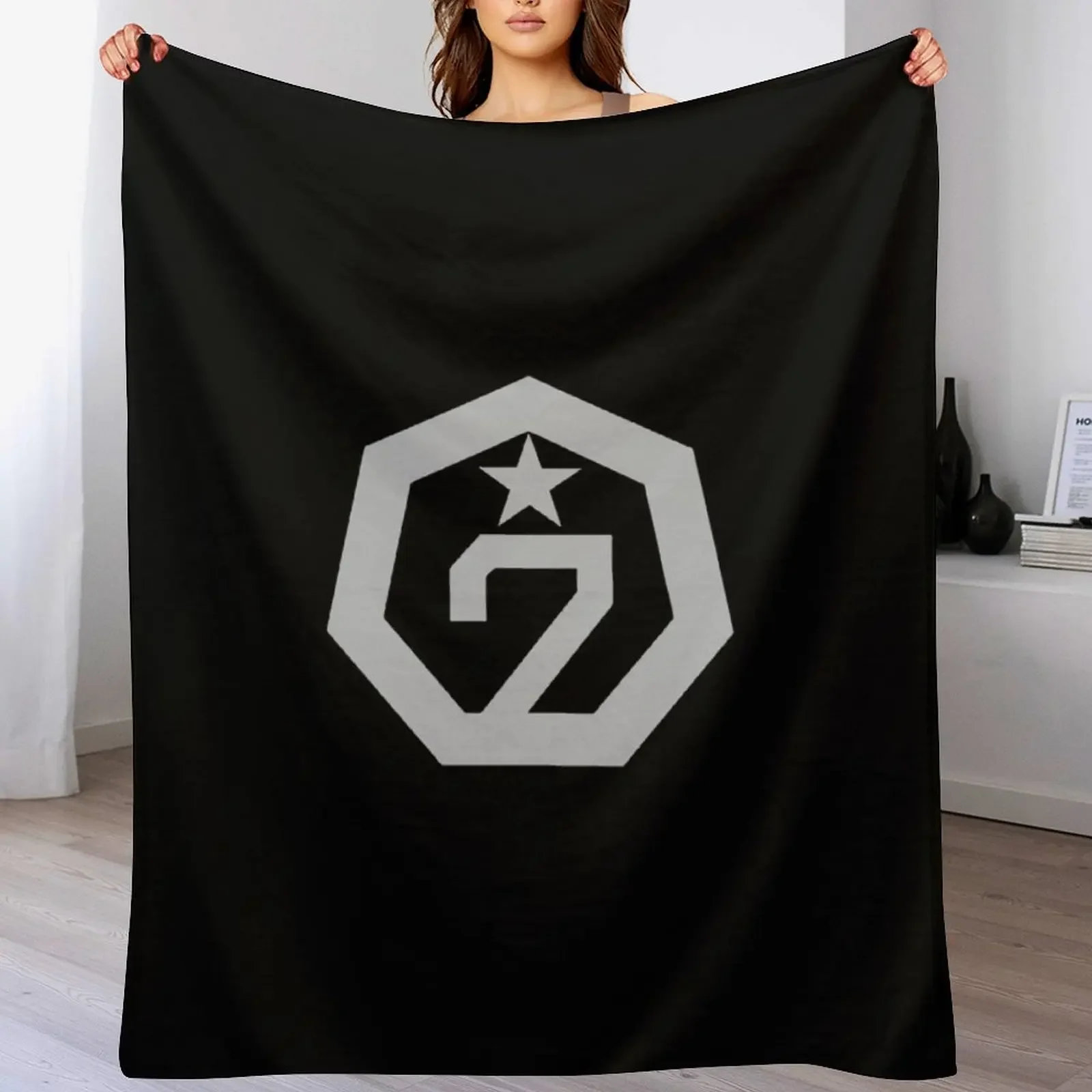 

GOT7 silver Throw Blanket Plush Fuzzy Cozy Blanket for Couch Sofa