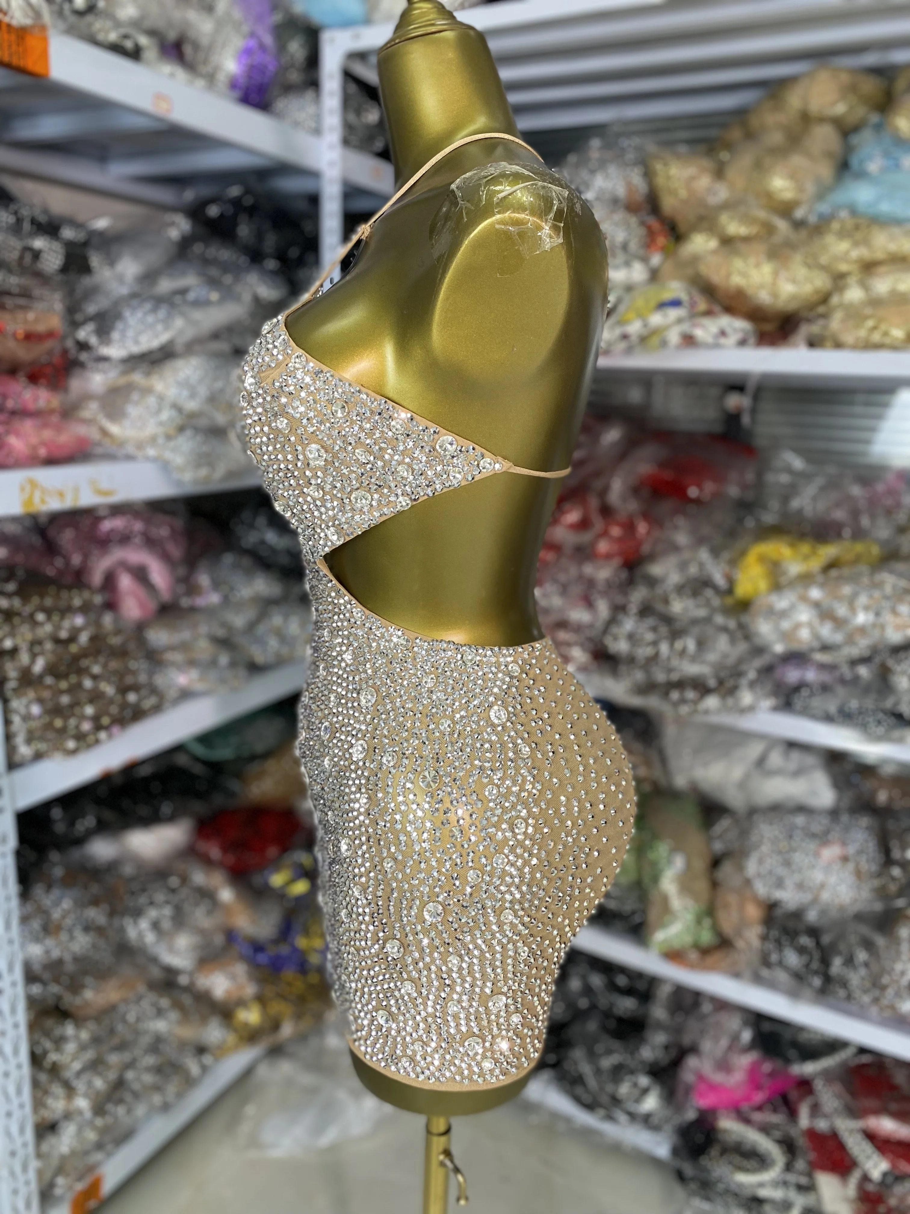 Minivestido Sexy transparente con recortes de malla y diamantes de imitación brillantes para mujer, vestido transparente para fiesta y Club nocturno, trajes de escenario para DJ Gogo