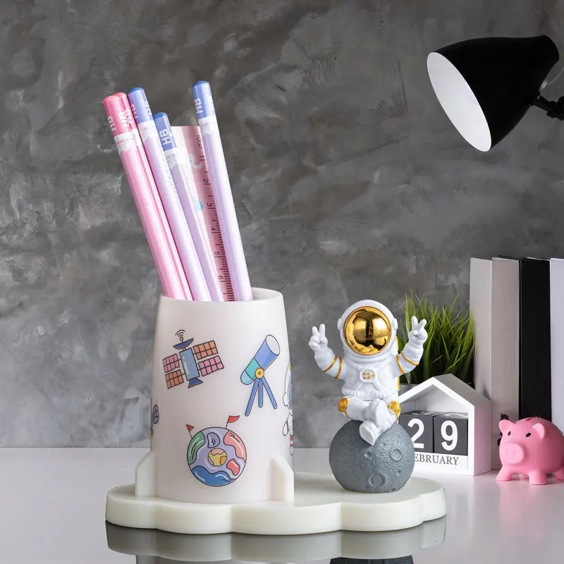 

Cute Pencil Bracket Pen Holder Stationery Container Student Desk Organizer Brush Pot Astronaut Statue DIY Sticker for Boys Girls