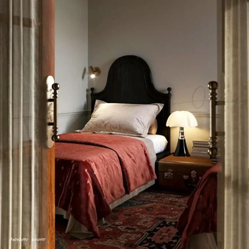 سرير فردي من الخشب الصلب الفرنسي القديم مزدوج بسيط لغرفة النوم الأوروبية سرير كلاسيكي عالي الظهر من خشب البلوط الأسود #2