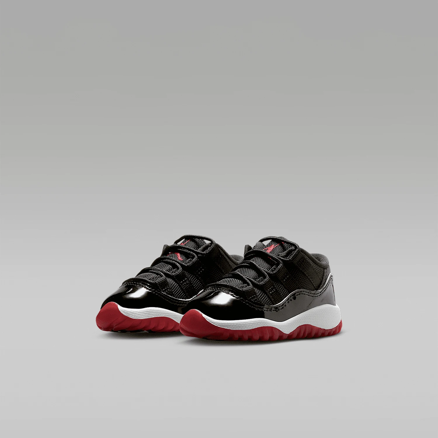 

Оригинальные легкие и износостойкие спортивные кроссовки Nike JORDAN для малышей и детей на шнуровке FV5120-006