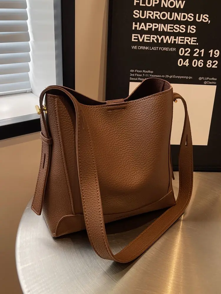 

Faionable Buet Bag Women's Casual Crossbody Bag Retro All-Match Summer 2025 New Sle Handbag Soft PU Leather Material