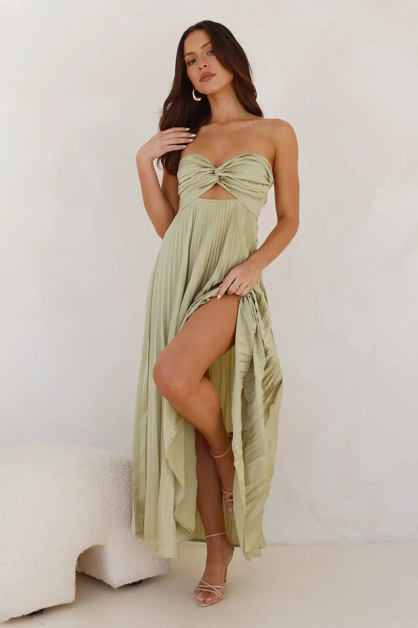 Vestidos de fiesta plisados sin tirantes de satén, vestido de fiesta maxi sexy ahuecado con escote en forma de corazón, vestidos de invitados de boda simples sin espalda