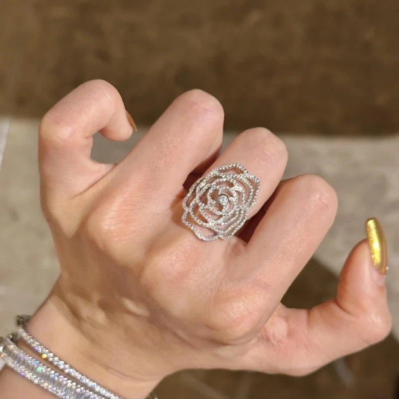 2025 جديد كاميليا تصميم كريستال خاتم للنساء موضة رائجة البيع خاتم من الفولاذ المقاوم للصدأ مجوهرات اكسسوارات هدية للذكرى السنوية