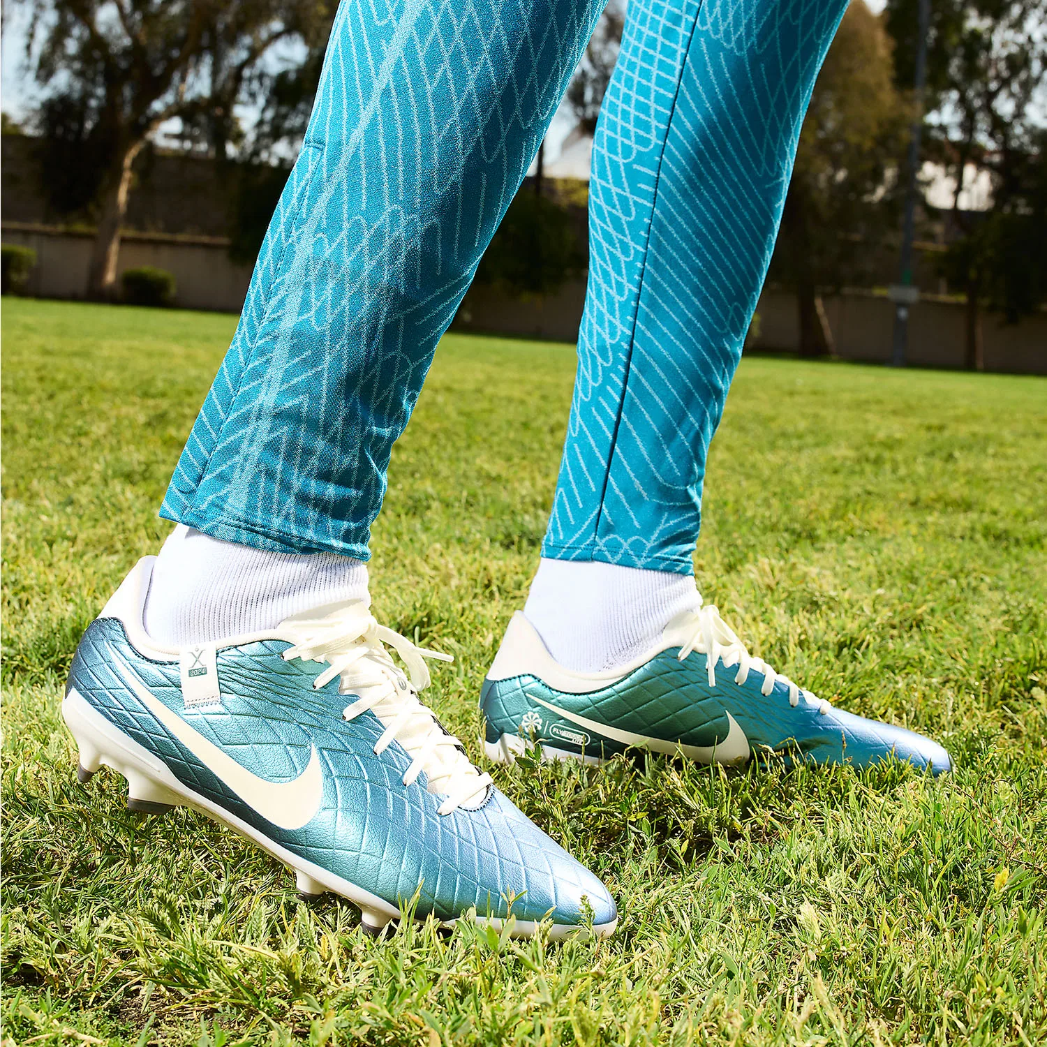 

Оригинальные новые мужские футбольные бутсы Nike FG/MG для игры на различных типах покрытий FQ3243-300