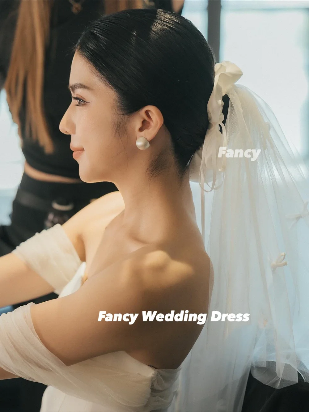 ชุดแต่งงานเกาหลีแบบเรียบหรู ไหล่เดี่ยว ทรงเมอร์เมด ผ้าซาตินยืดหยุ่น พร้อมชายกระโปรงยาว สามารถสั่งตัดได้