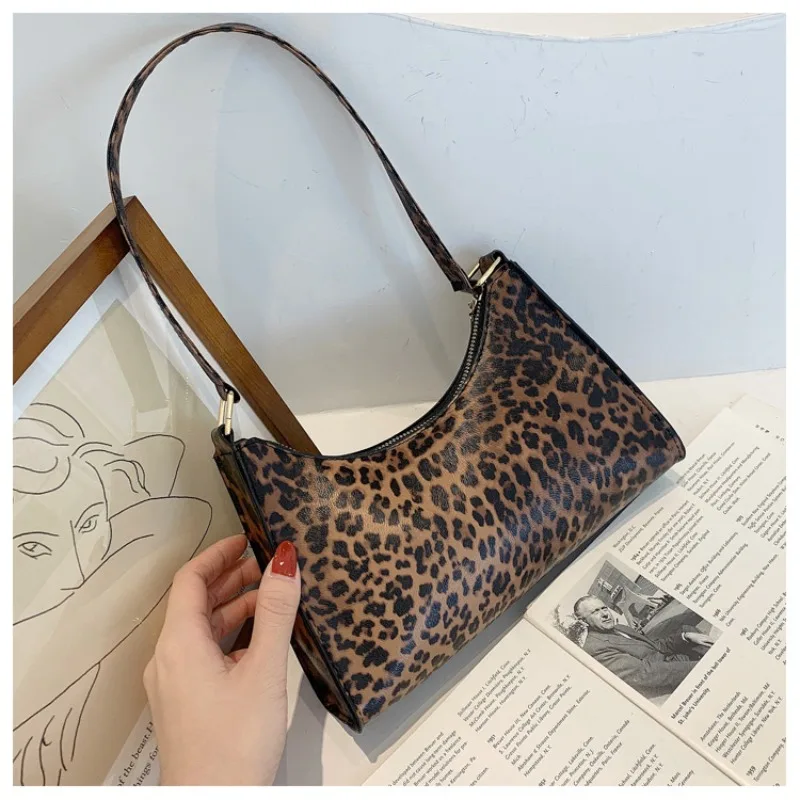Tas Selempang Pola Sapi High Street untuk Wanita 2025 Tas Ketiak Pola Leopard Trendi Ins Serbaguna Fashion Tas Tangan Sederhana