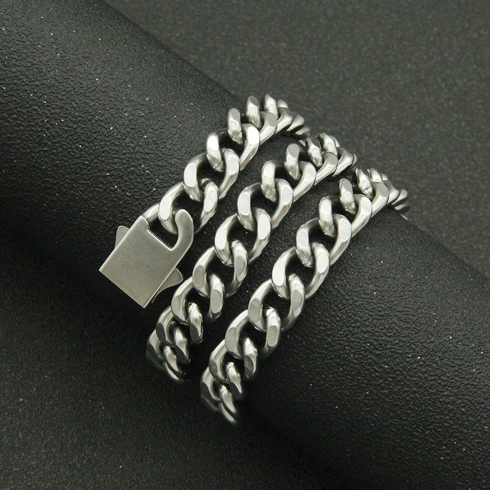 

Fashion Hip-Hop Punk Smooth Stainless Steel Spring Buckle Cuba Chain Hipster Men's Necklace Cool Domineering Pendant.