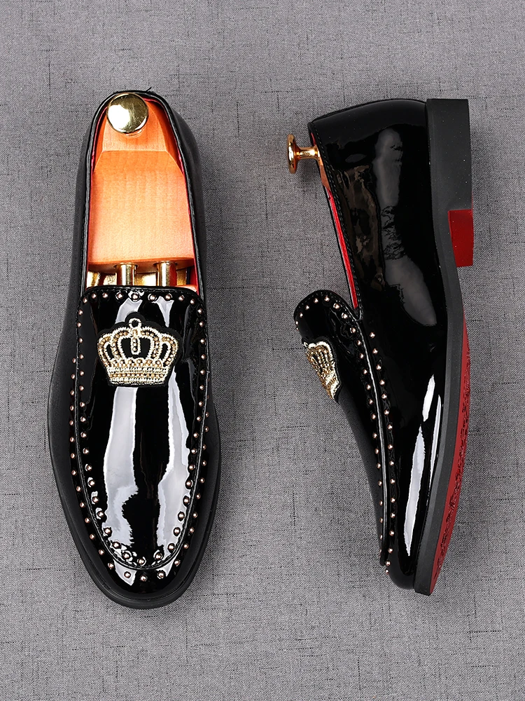 Casual Wedding Dress Shoes Men Britain Crown Embroidery Rivet Oxford Homecoming Dress Wedding Prom Loafer Sapato Social Zapatos