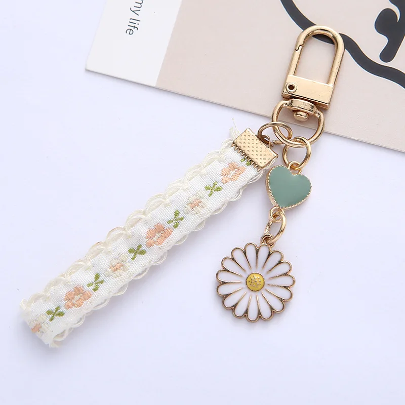 New Daisy Flower Key Chain for Women Girls Knitting Strap Wrist Lanyard Bracelet Keyring Charm Bag Gift Car Keychain Bag Pendant