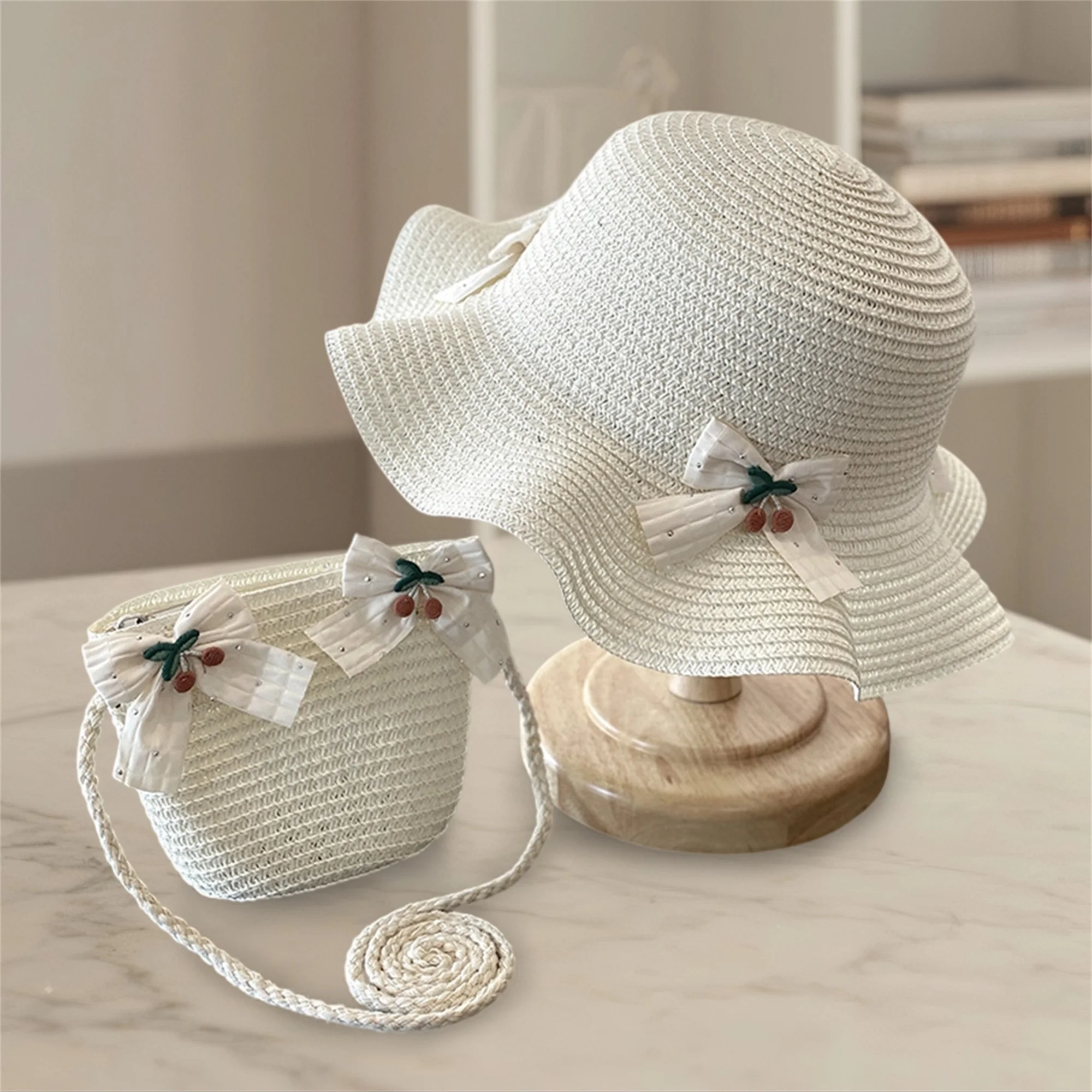 Niedlicher Eimerhut für Babys mit Blumendruck, stilvolle Strandkappe mit breiter Krempe und Sonnenschutz und passender Tragetasche