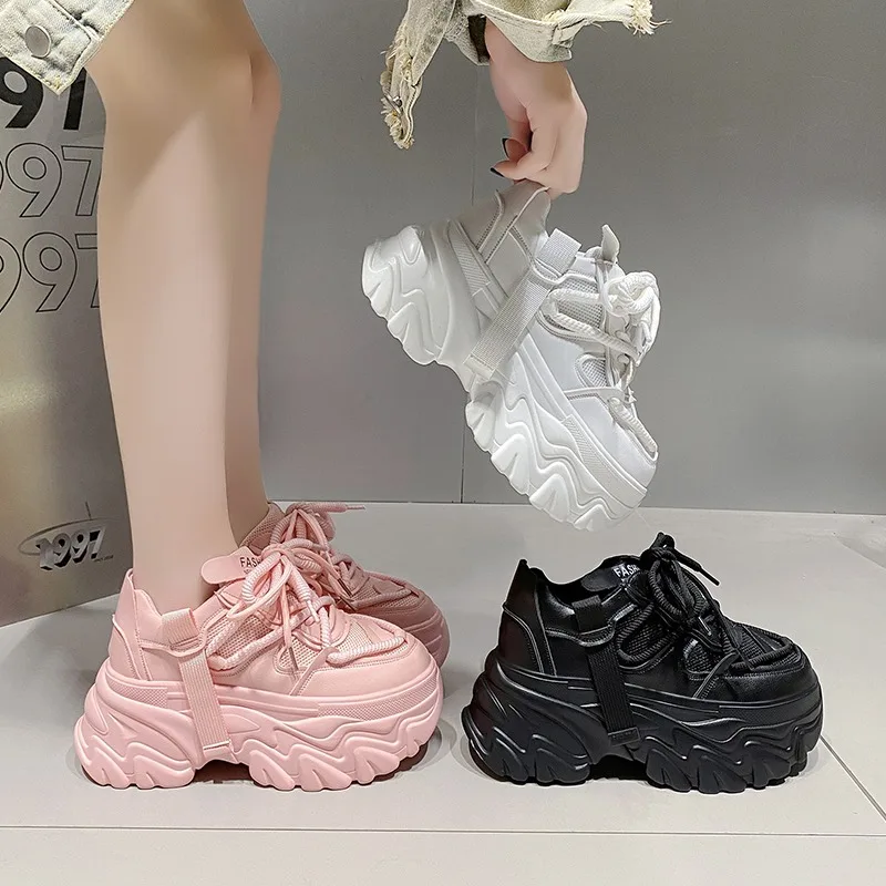 Sepatu jaring bersirkulasi kasual Platform wanita Sneakers Chunky musim panas baru 2024 sepatu hak tersembunyi Wedges 8CM sepatu santai wanita