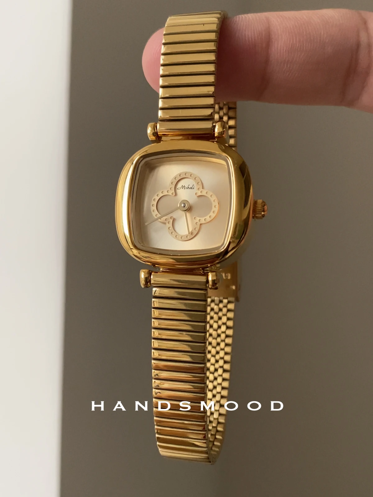

Gold square dial, elegant and sophisticated bamboo-style strap, women's watch, fashionable quartz wristwatch.