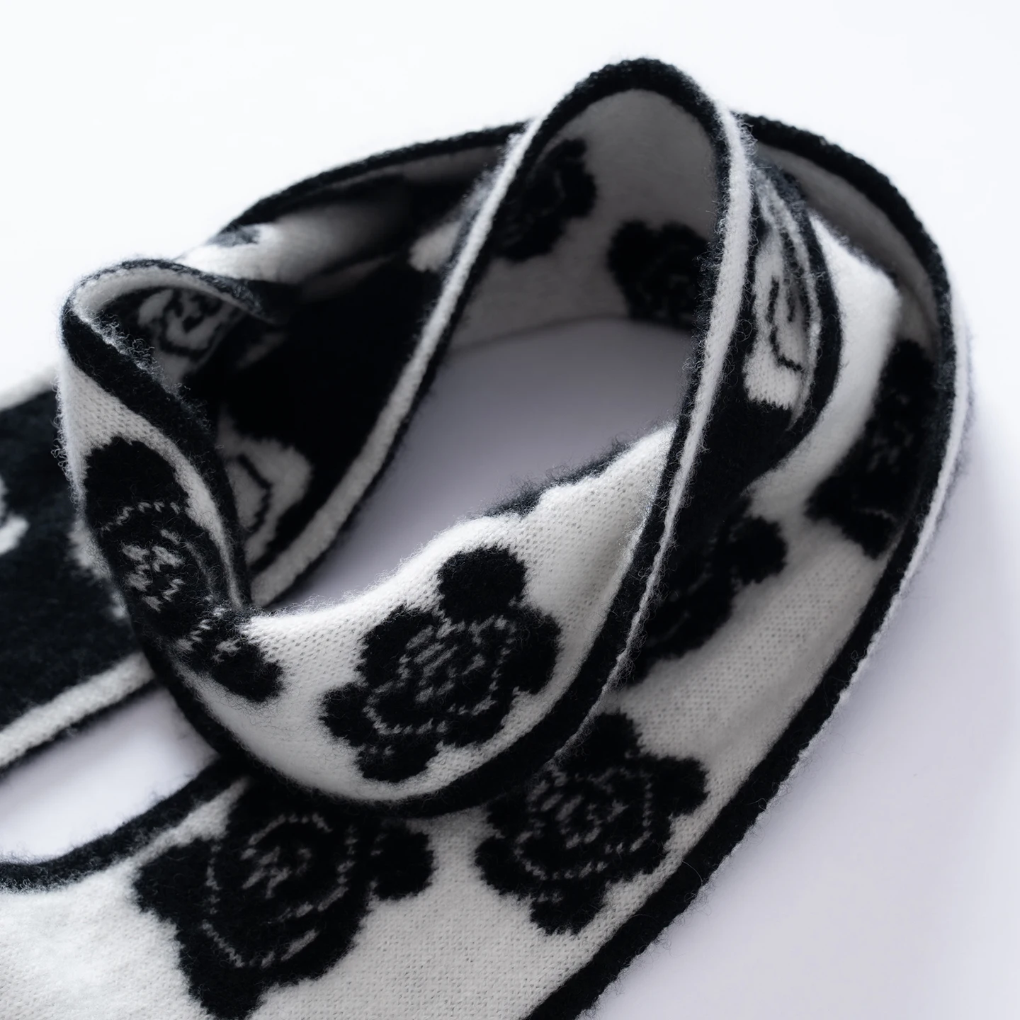 Jueqi Unisex Jacquard Floral Long Scarf – Warm Fashionable Neck Warmer for Fall Winter