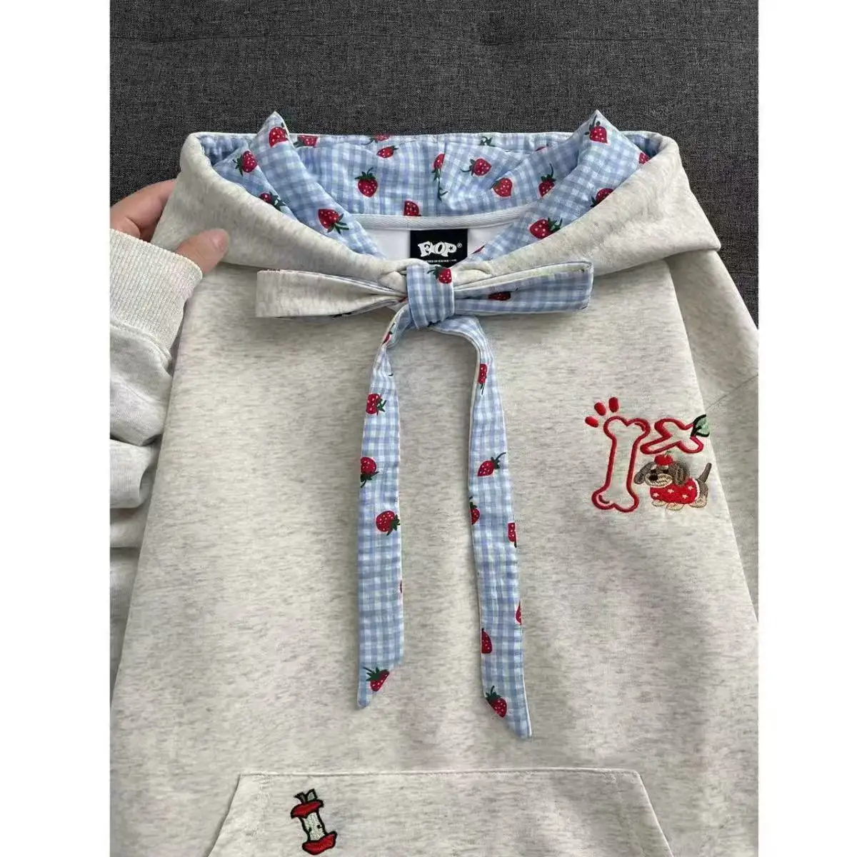 سترة كلاسيكية على طراز Preppy سترة لطيفة بجيوب مطرزة للسيدات Y2k قطع علوية يابانية حلوة كاواي كارتونية مع قلنسوة للسيدات بأكمام طويلة