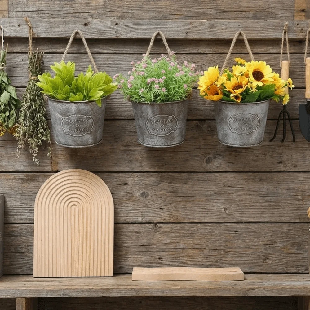 

Metal Planter Vintage Hanging Flower Pot Country Style Semicircle Hanging Basket Iron Wall Mounted Planter Balcony Decor