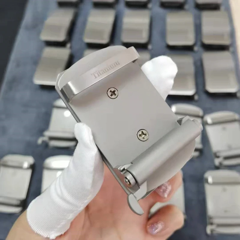 Рисунок 2 - Автоматическая пряжка с титановым