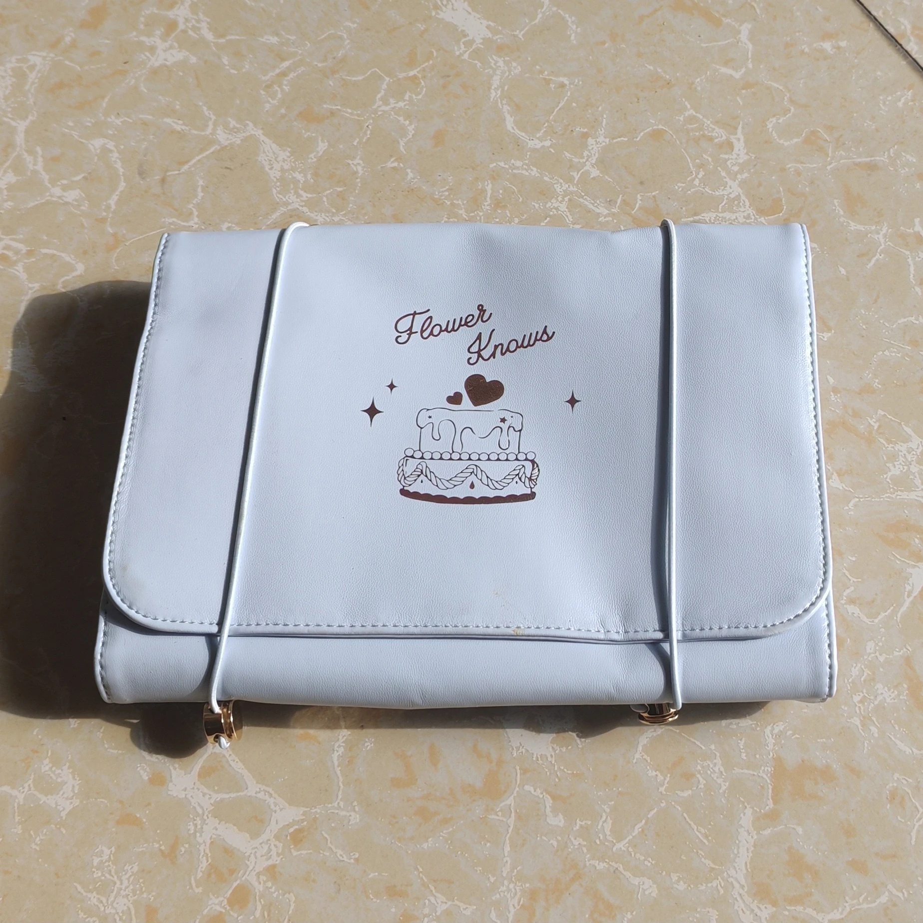 

Косметичка Flower Knows 2023 V6 светло-голубого цвета, подарок на день рождения