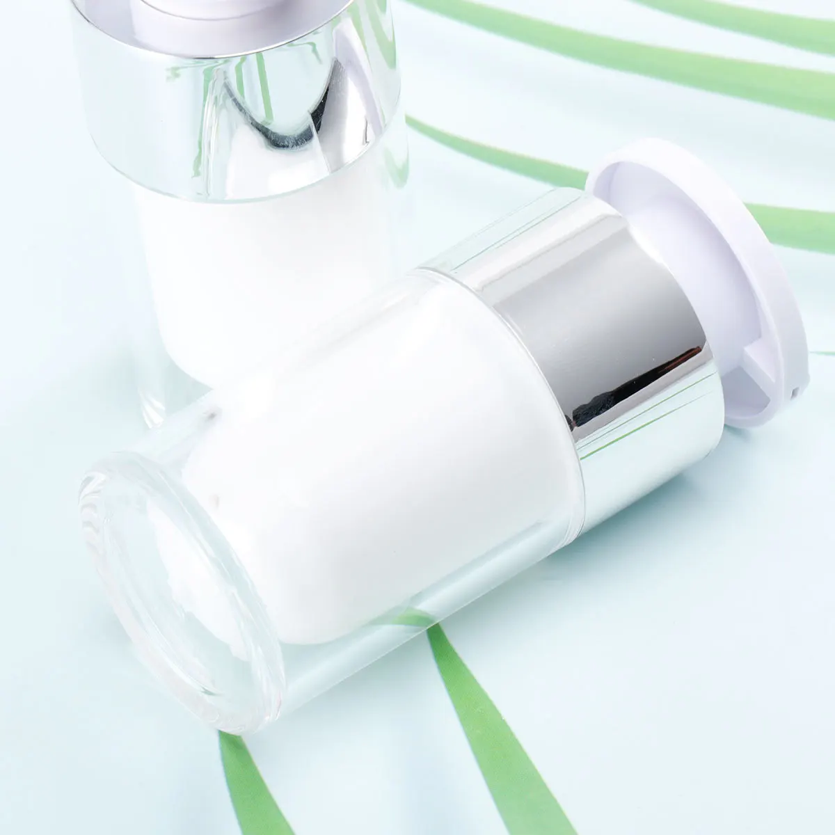 

2Pcs Vacuum Bottles Acrylic Plastic Leakproof Containers Travel Refillable Bottles Sets Portable for Lotion Perfume