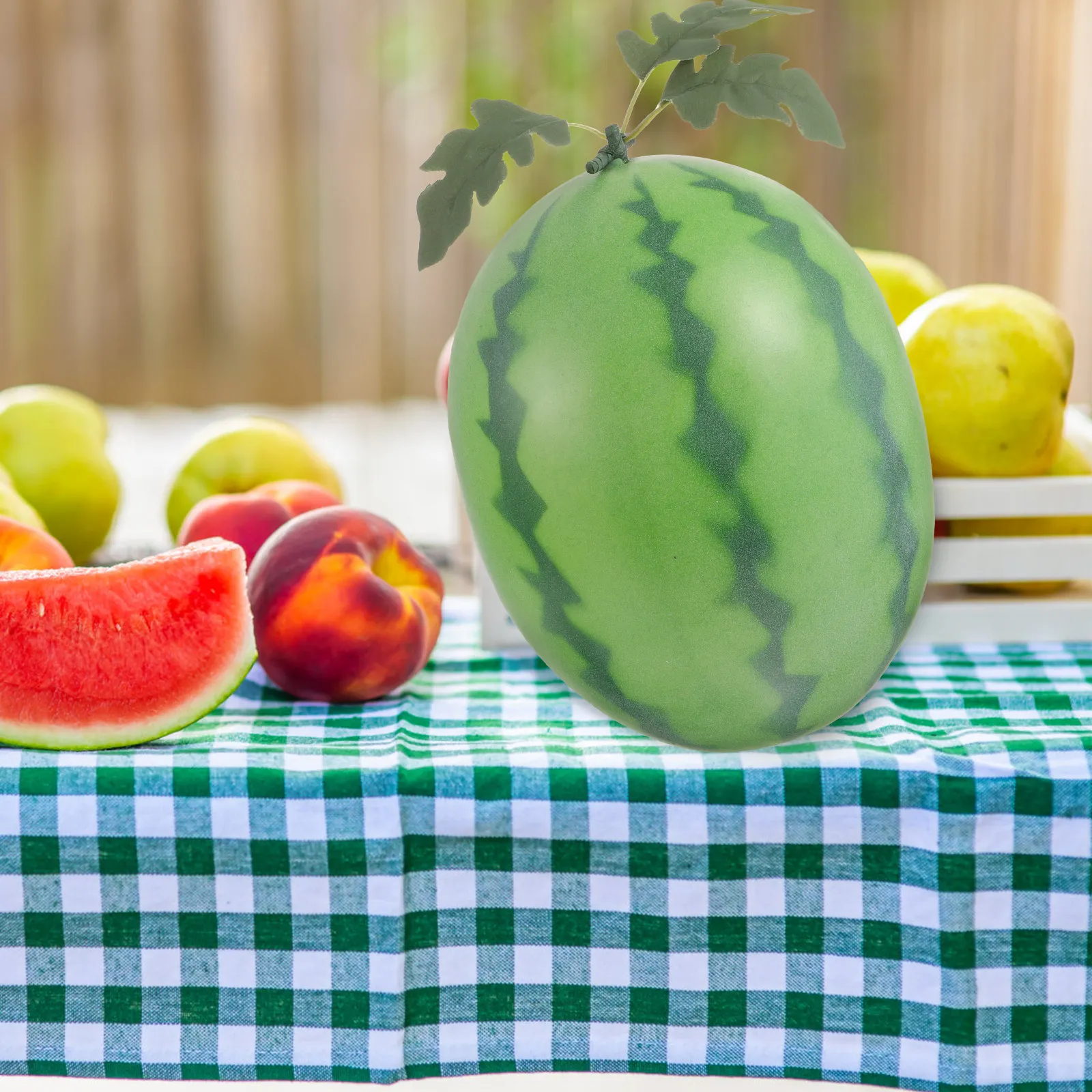 

Искусственный реалистичный арбуз из пенопласта для декора супермаркетов, фотосессий, оформления витрин, магазинов и домашнего интерьера