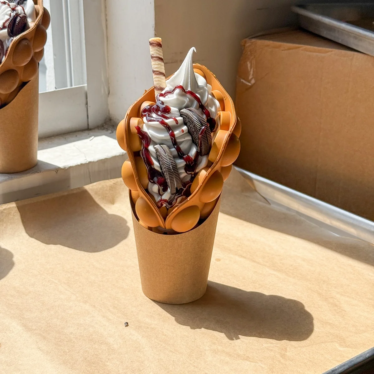 Simulierte Eiscreme-Frucht-Schokoladen-Ei-Waffel – verschiedene Geschmacksrichtungen, künstliches Dessert, Osterdekoration, Party-Foto-Requisite – Detail 6