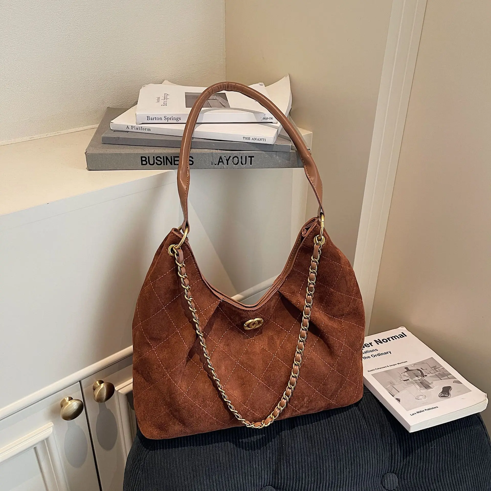 

2025 Chic Chain Underarm Bag, Spacious Commuter Purse for Women, Casual Crossbody Tote, Versatile Day to Night Bag, Textured