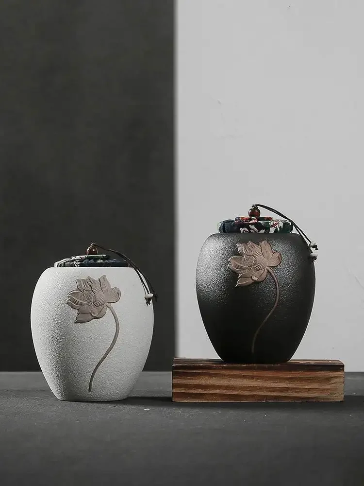 

Pet death cremation urn medium universal seal moisture-proof, Guanyin lotus, cat and dog urn jar