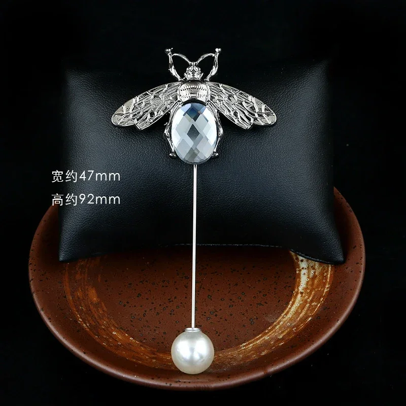 Vintage Bee Pearl Flower Brooches Women Men Crystal Rhinestone Luxury Jewelry Needle Lapel Pin Cardigan Scarf Buckle Accessories