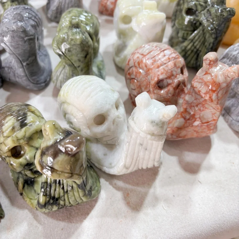 Natural Stone Snail Skull Figurine Hand Carved Crystal Snail Skull Statue Healing Stone Home Desktop Gothic Fantasy Decor Gift