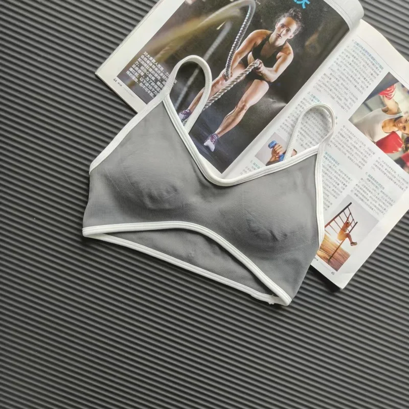 Nahtloser, gerippter Sport-BH für Damen, mit kontrastierenden, dünnen Trägern, ohne Bügel, weiche Unterstützung, atmungsaktives Yoga-Top für das Fitnessstudio und den täglichen Gebrauch. – Detail 12