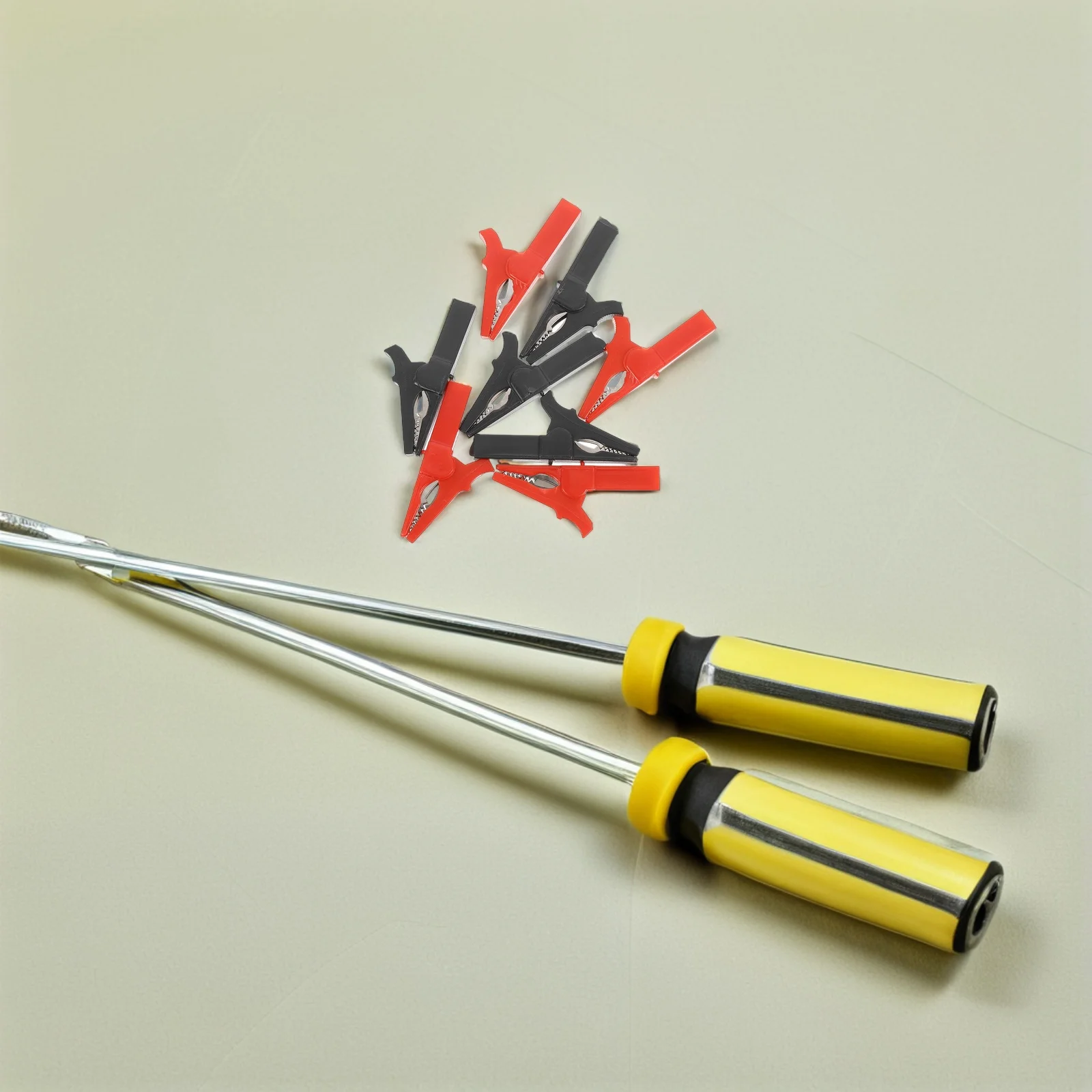 

12pcs Insulated Alligator Clips Car Clamps Heavy Duty Spring Loaded Strong Grip 4Mm Banana Plugs Compatible Automotive