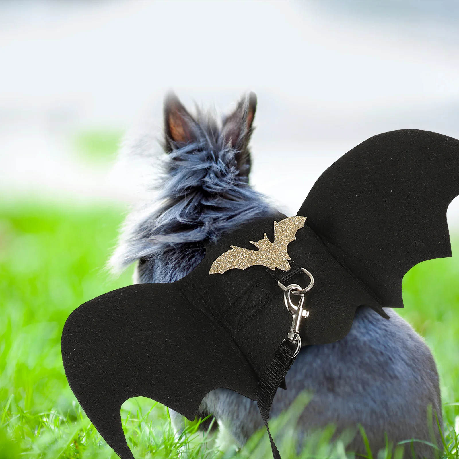 

1 set Bat Wings Pet Suit High-Grade Bunny Harness Halloween Decorative Wearable Rabbit Clothes Felt Adorable for Cosplay