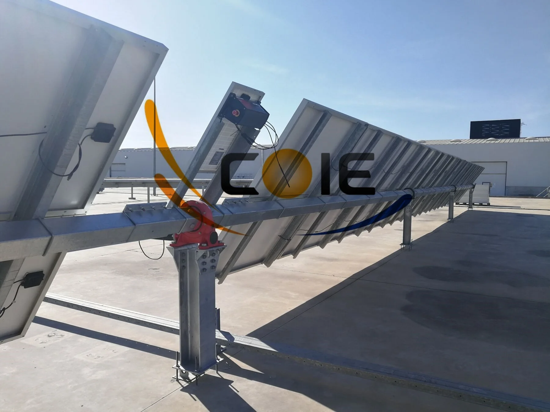 Vertikales PV-Modul Sun Tracker mit Schneckengetriebe-Untersetzungsmotor-Schwenkarrangement VH9-61S110-RC-24H15300-REV.A