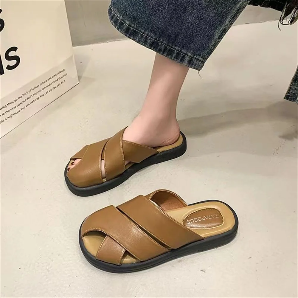 Baotou semi-slipper women wear pregnant women in summer, lazy people pedal office, Roman woven hollow muller shoes sandals.