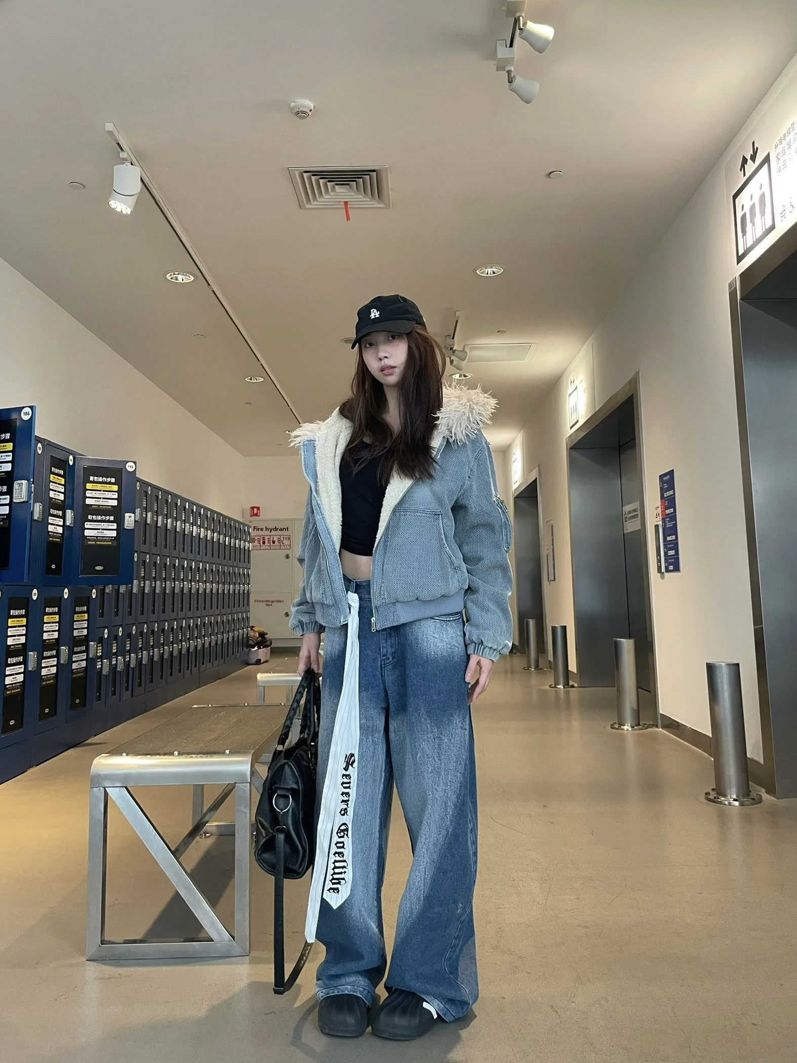 

Ретро-джинсы в американском стиле для мужчин: свободные, прямые, широкие, с вышивкой на поясе и надписями, длинные брюки.