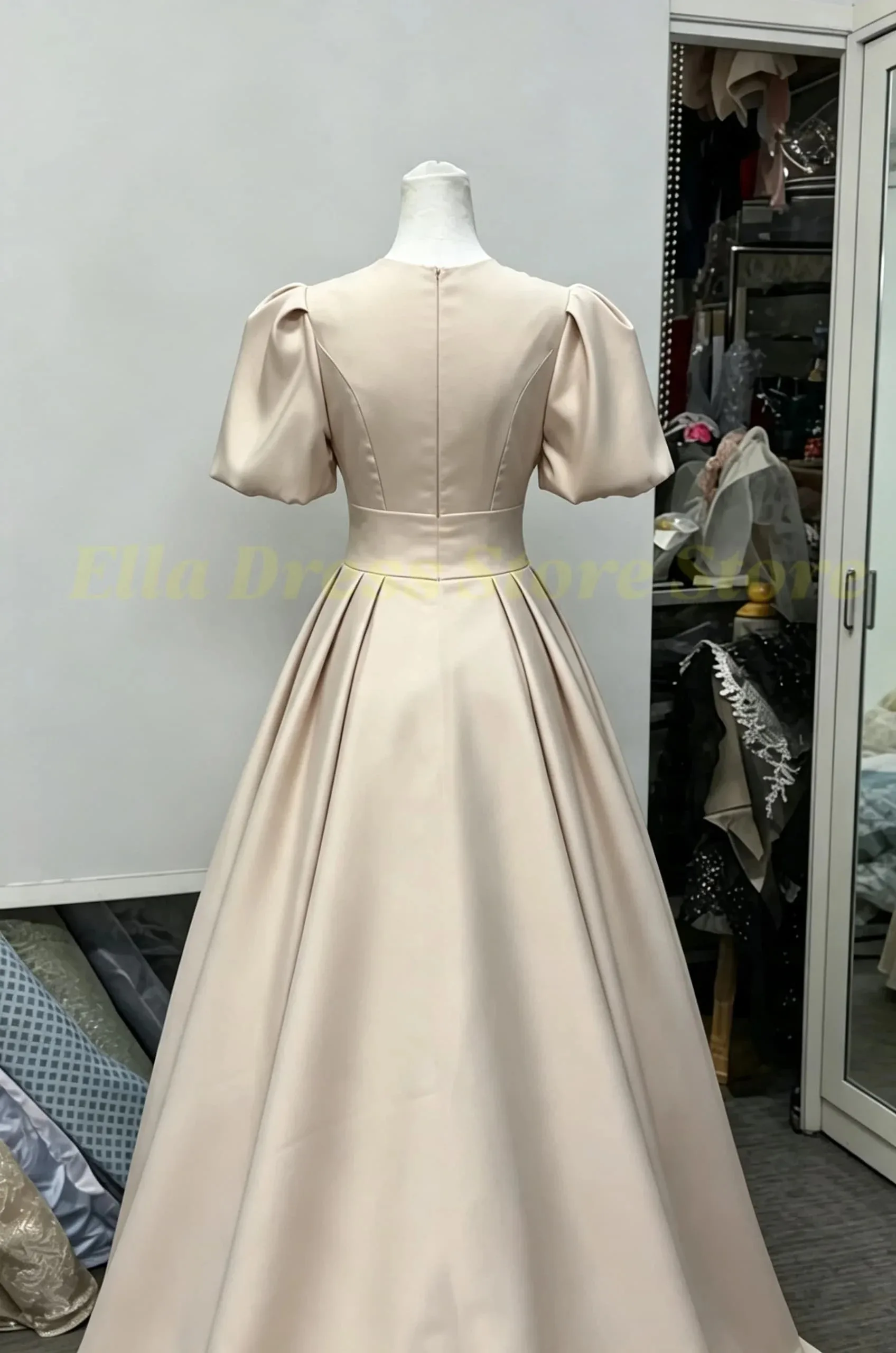 Großhandel Satin Vintage Blumenmädchenkleid Rundhals Ballonärmel Kleid für die Brautschwester für Hochzeitsgäste Formell Maßanfertigung – Detail 2