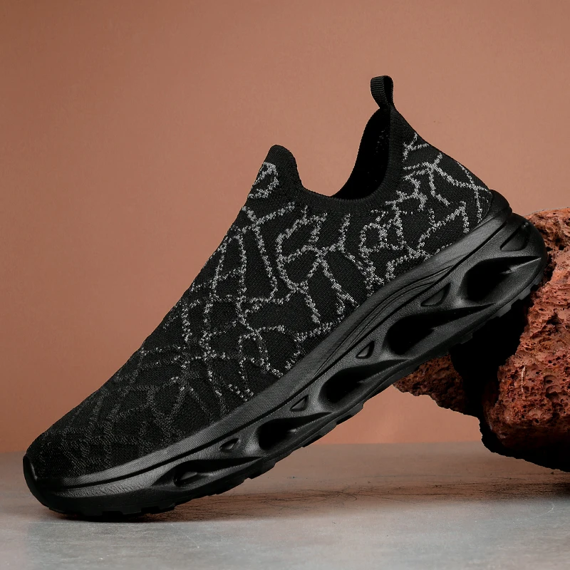 أحذية رياضية رجالي عادية 2025 جديد شبكة الشتاء خفيفة الوزن توسيد متعدد الألوان اليومية في الهواء الطلق التنقل أحذية للمشي للرجل