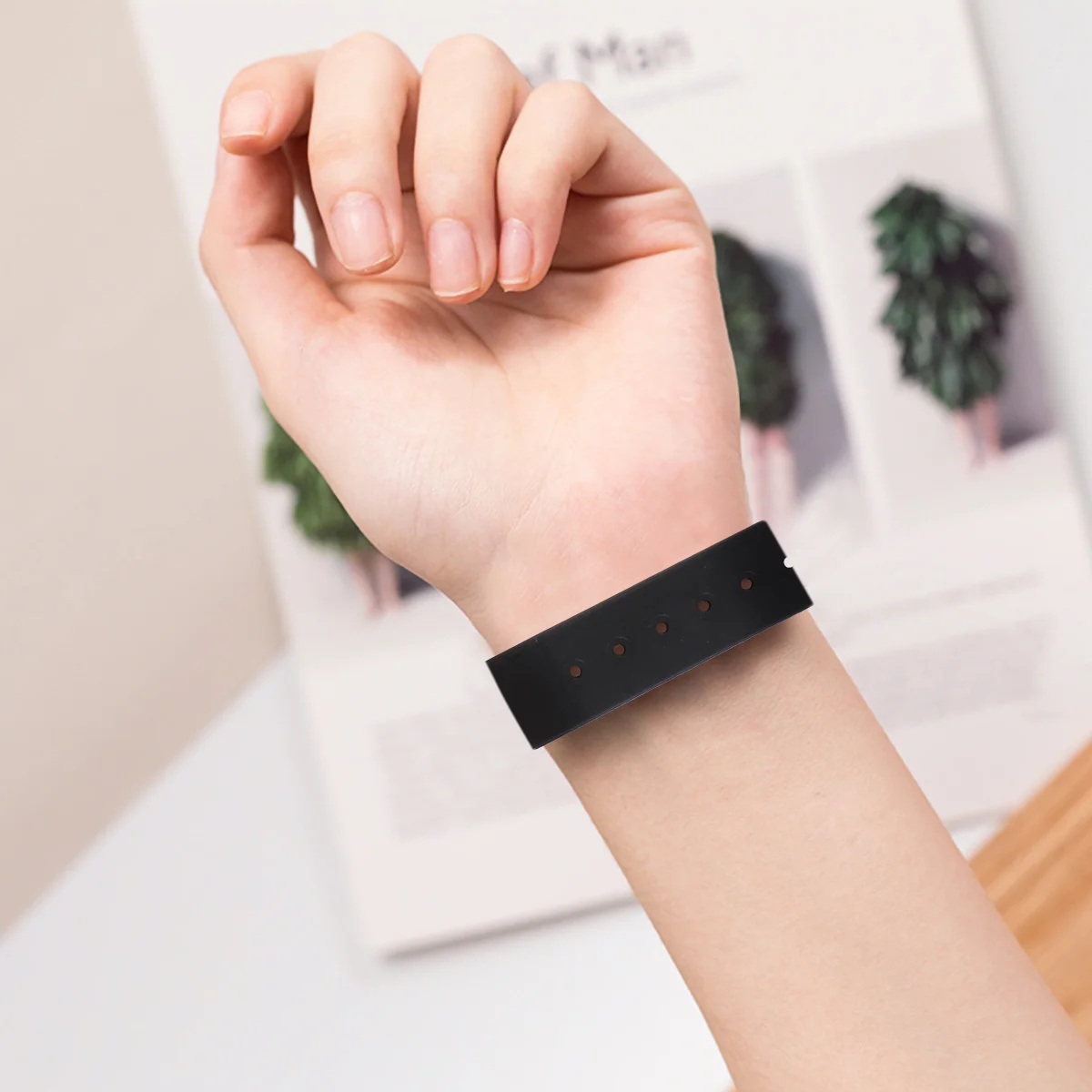 

Black Waterproof Compass Watch Strap Durable Smooth Rubber Replaceable Band Comfortable Wristband for Compass Or Traditional