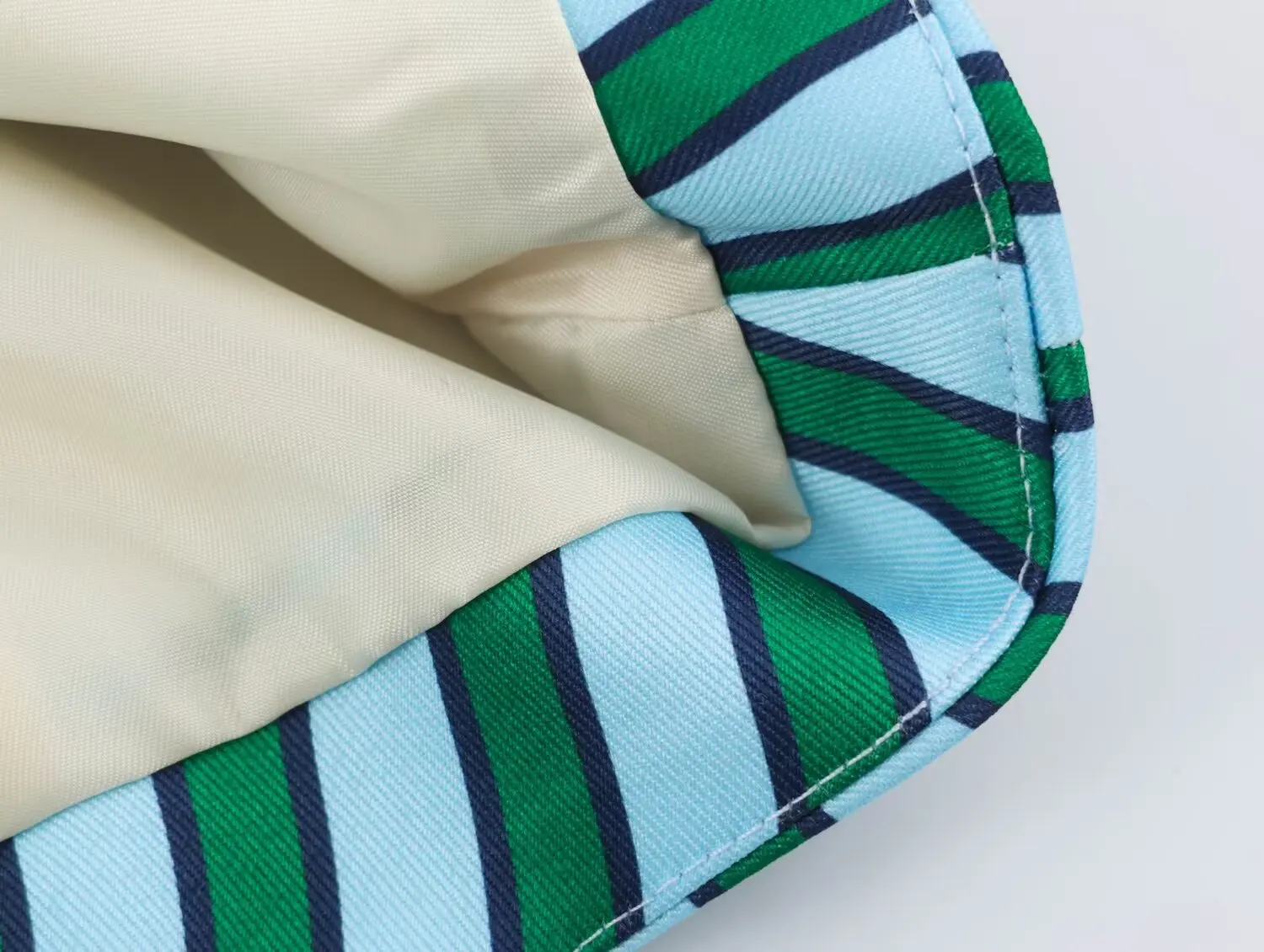 KONDALA Damen Schickes Gestreiftes Hosen-Set 2026 Sommer Trendiges High-Street-Urlaubsset Elegante Freizeit-Hemden mit Seilknöpfen, Lange Hosen – Detail 15