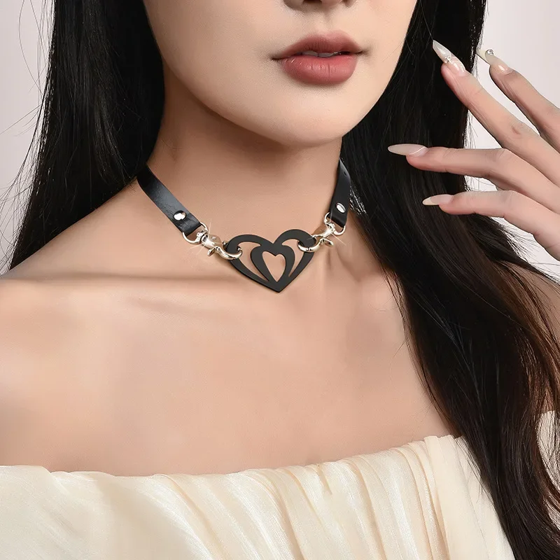 Gothic Punk Easy Fashion Individuality Party Love Splice Pendant Chocker Available in black, red, pink and white Leather collar