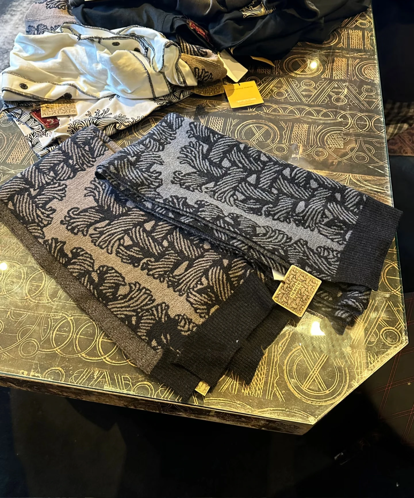 Bufanda Clásica de Lana Nemeth, Extra Larga, Colección Primavera, 100% Lana, Accesorio Versátil