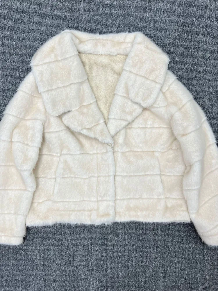 ZMEENNA 여성용 짧은 인조 모피 자켓 가로 레이어드 패널 디자인 와이드 라펠 칼라 푹신한 따뜻한 겨울 겉옷 ZM4469