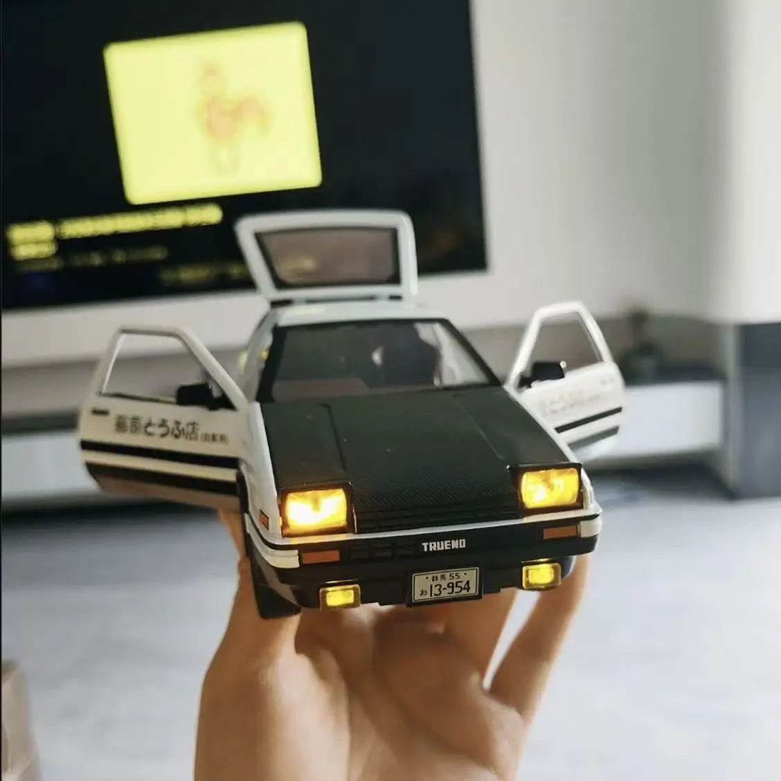 

Vintage AE86 Alloy Simulation Car 1:24 High Reduction Diecast Vehicle With Open Doors Pull Back Structure For Hobby Collection