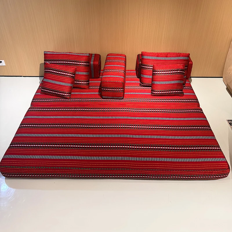 European Lounge Com…