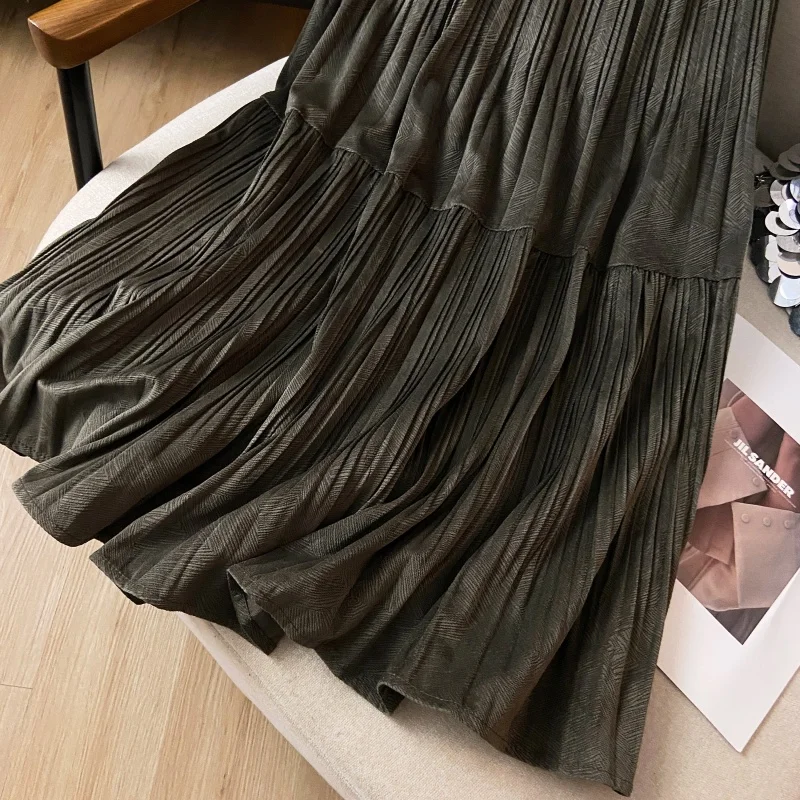 กระโปรงพลีทกำมะหยี่สำหรับฤดูใบไม้ร่วงและฤดูหนาว กระโปรงยาวปานกลางสำหรับผู้หญิง ใส่ทำงาน ใส่ไปงานปาร์ตี้ สไตล์ลำลอง เอวยางยืดสูง สีพื้น