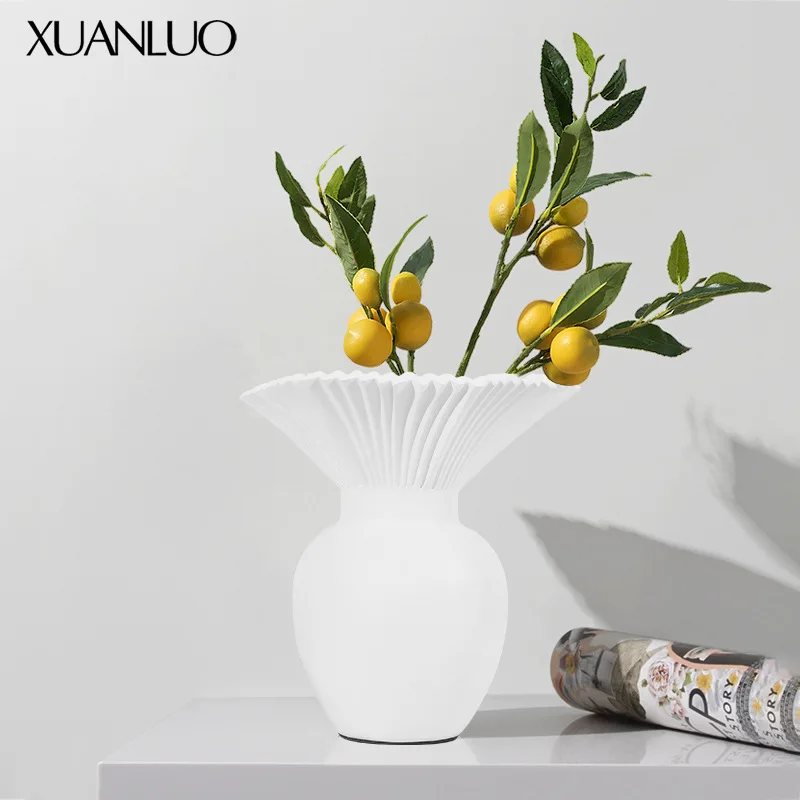 Minimalist Modern Resin Preserved Flower Vase Craft European-Style Light Luxury Creative Home Decor Living Room Ornamental Piece